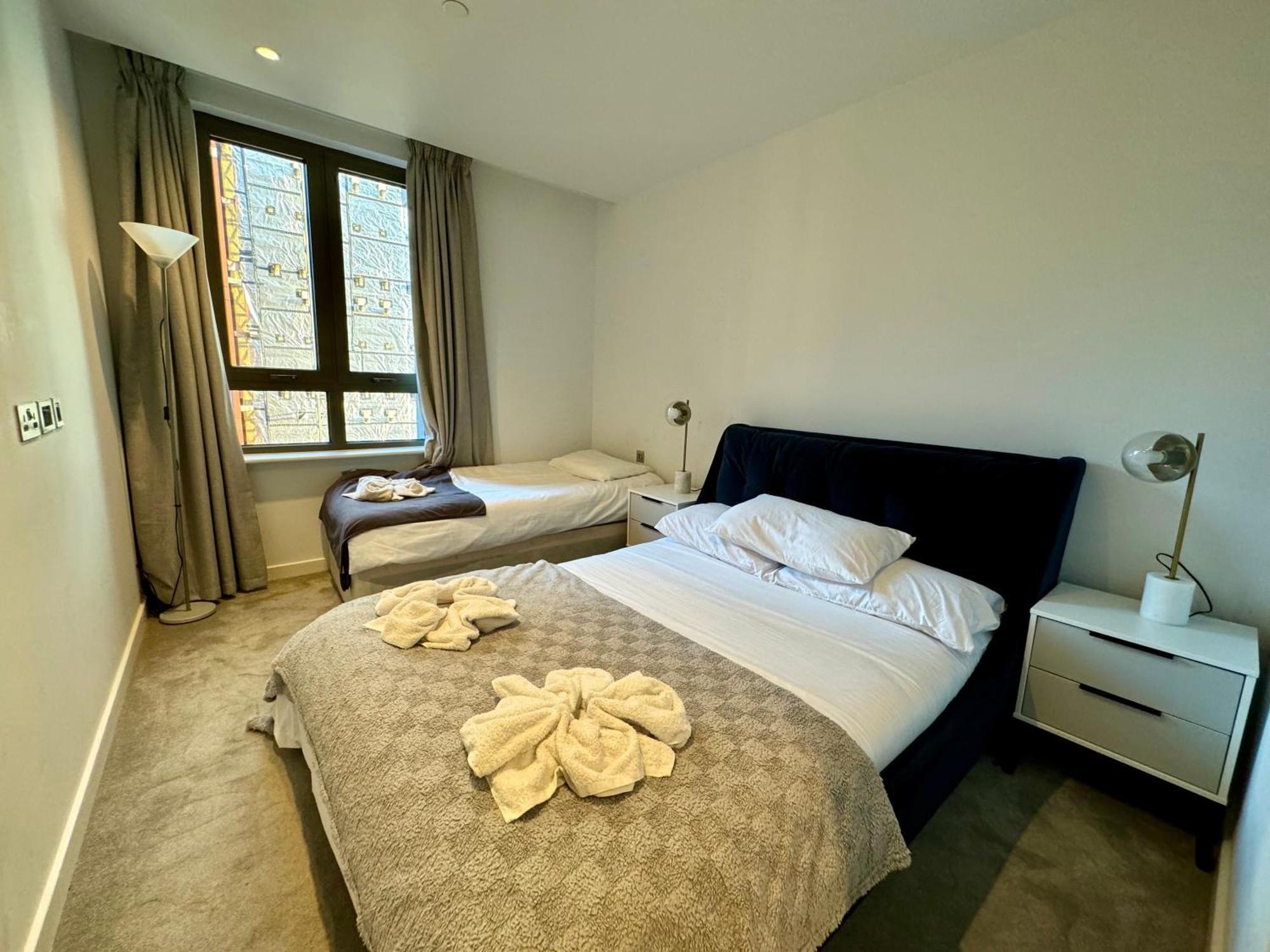 Paddington Luxury 2br 2ba Balcony Apartment London